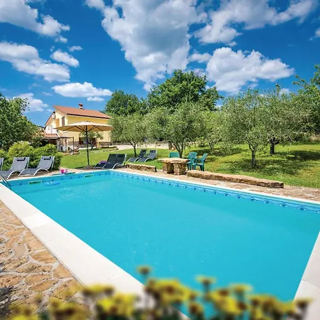 Nyaraló 4 Bedroom Amazing In
