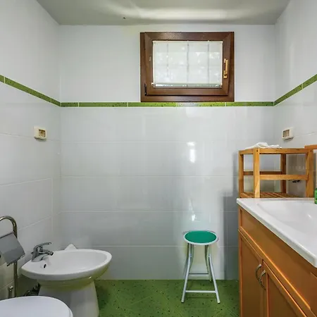 4 Bedroom Amazing In Holiday home Groznjan