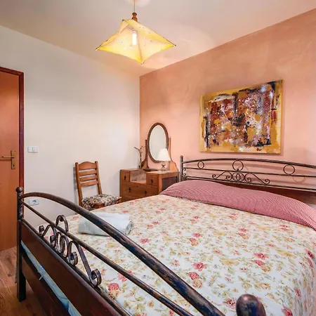 4 Bedroom Amazing In Groznjan