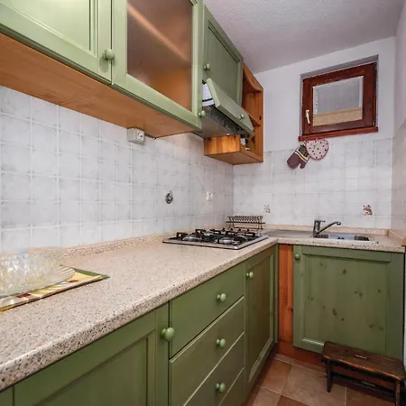 4 Bedroom Amazing In Holiday home