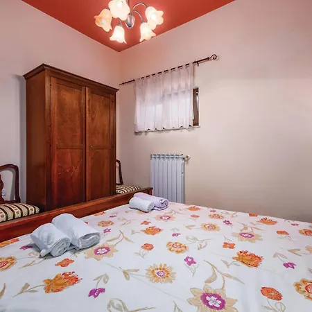 4 Bedroom Amazing In Holiday home *