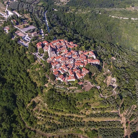 4 Bedroom Amazing In Holiday home