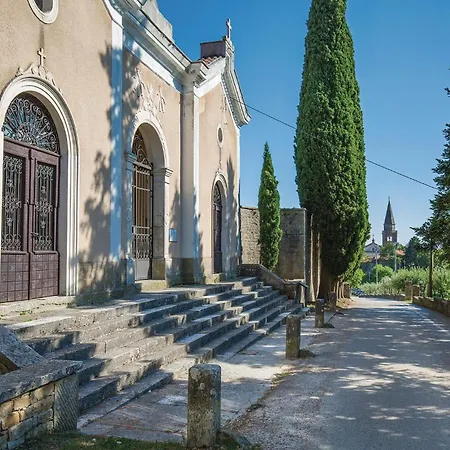 4 Bedroom Amazing In Holiday home *