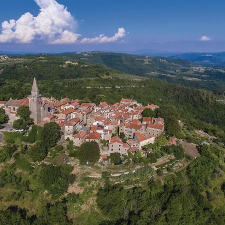 Four-bedroom In Hébergement de vacances *