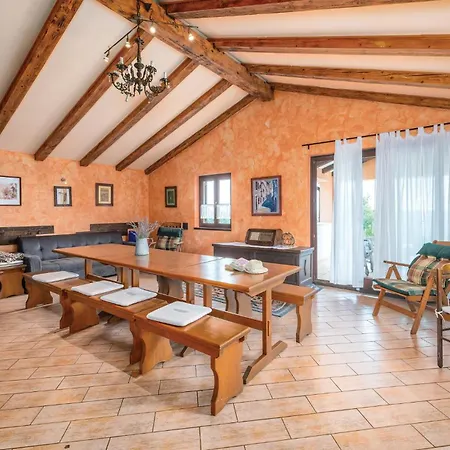 Four-bedroom In Hébergement de vacances