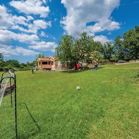Four-bedroom In Hébergement de vacances Grožnjan